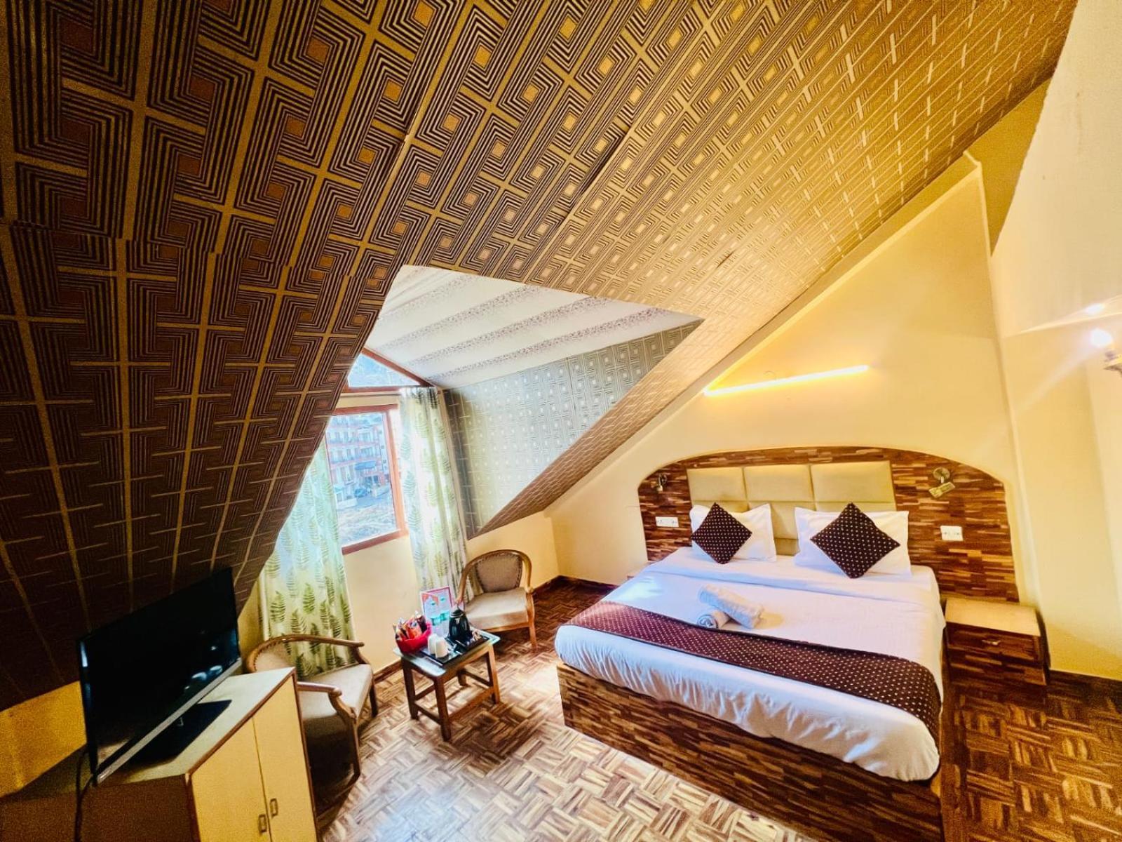 Hotel Kalinga Grand - Luxury Comfort !! Travellers Delight !! Budget Friendly !! Prime Location !! Guest Favourite Manāli Exteriör bild