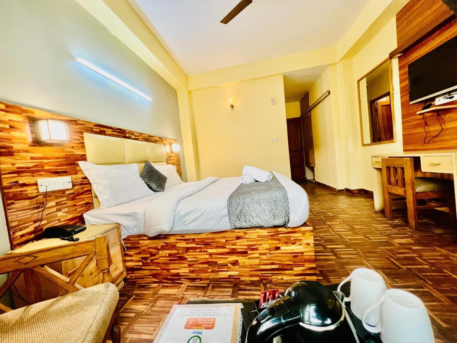 Hotel Kalinga Grand - Luxury Comfort !! Travellers Delight !! Budget Friendly !! Prime Location !! Guest Favourite Manāli Exteriör bild