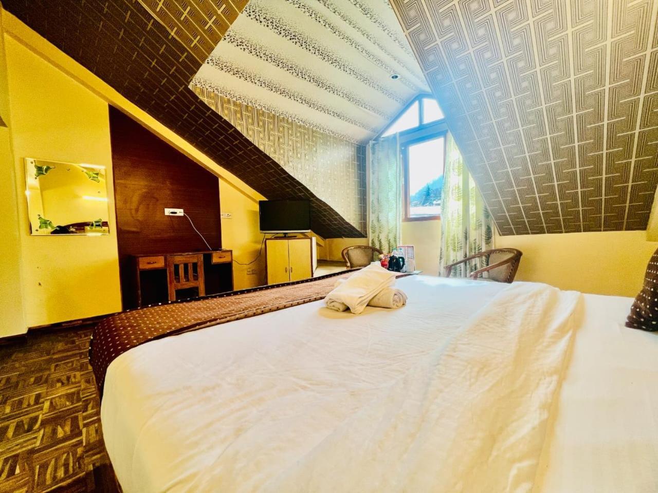 Hotel Kalinga Grand - Luxury Comfort !! Travellers Delight !! Budget Friendly !! Prime Location !! Guest Favourite Manāli Exteriör bild