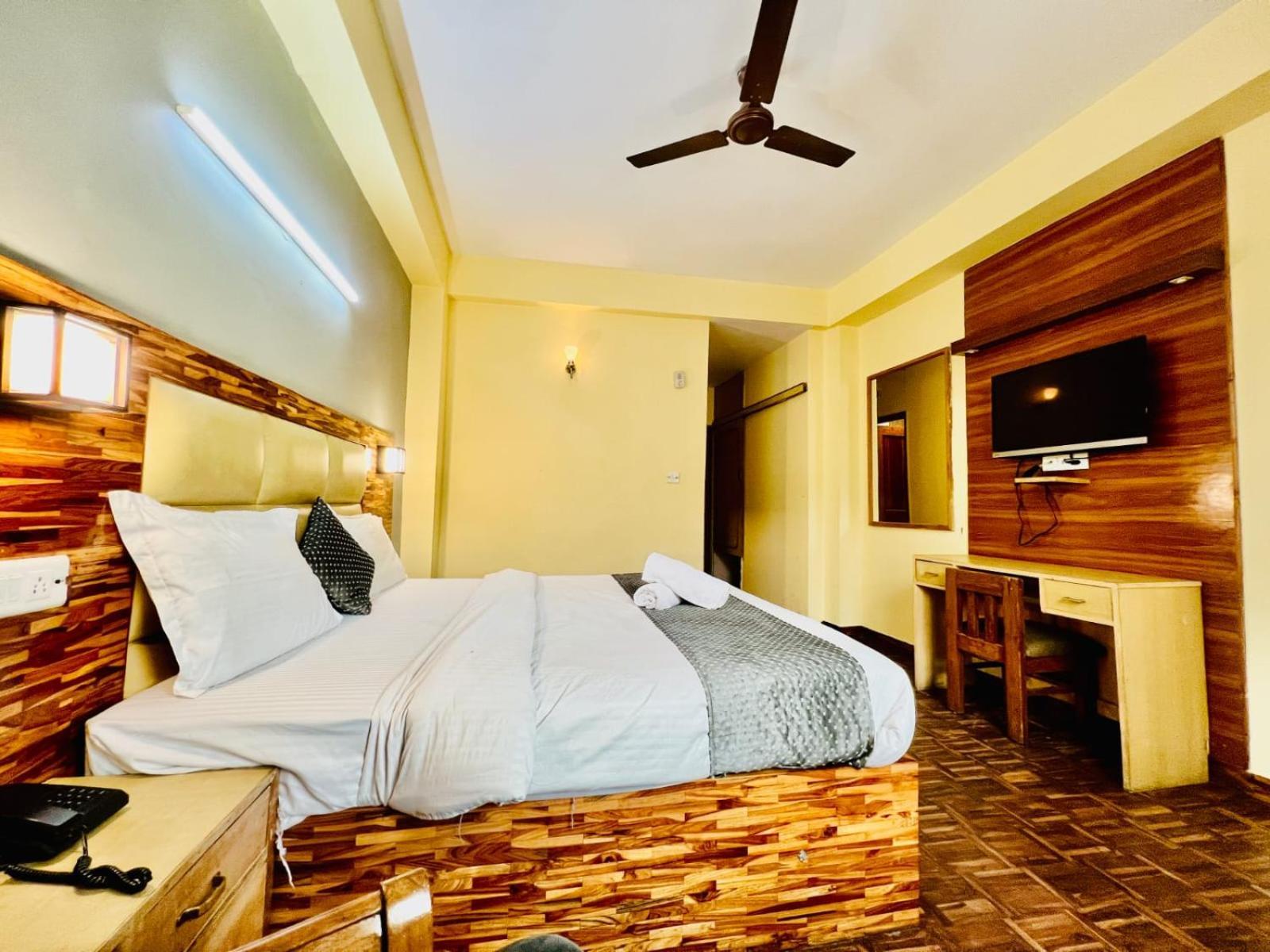 Hotel Kalinga Grand - Luxury Comfort !! Travellers Delight !! Budget Friendly !! Prime Location !! Guest Favourite Manāli Exteriör bild
